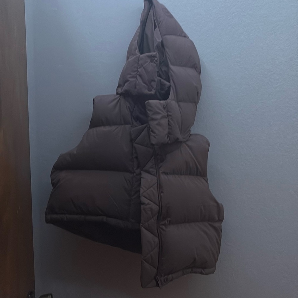 size 8 lululemon cropped vest